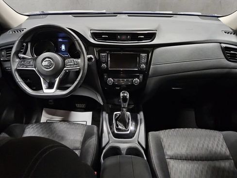 Used 2018 Nissan Rogue SV AWD/4WD image 2