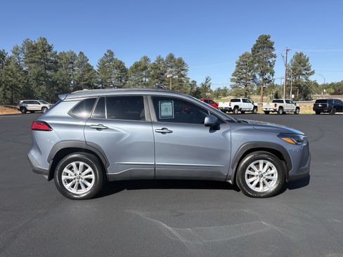 Used 2023 Toyota Corolla Cross LE AWD/4WD image 6