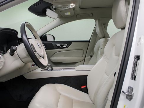 Certified 2022 Volvo S60 B5 Momentum w/ Premium Package image 17