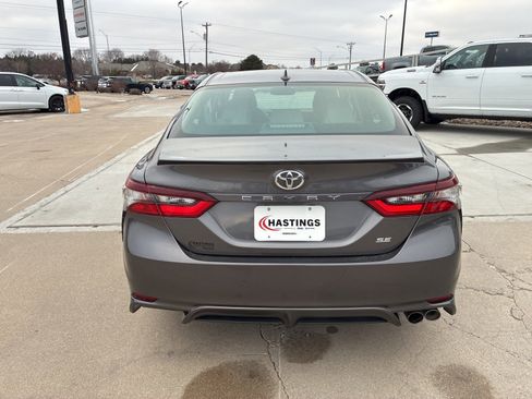 Used 2021 Toyota Camry SE w/ Convenience Package image 4