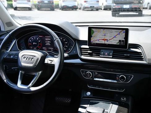 Used 2019 Audi Q5 2.0T Premium Plus w/ Premium Plus Package AWD/4WD image 2