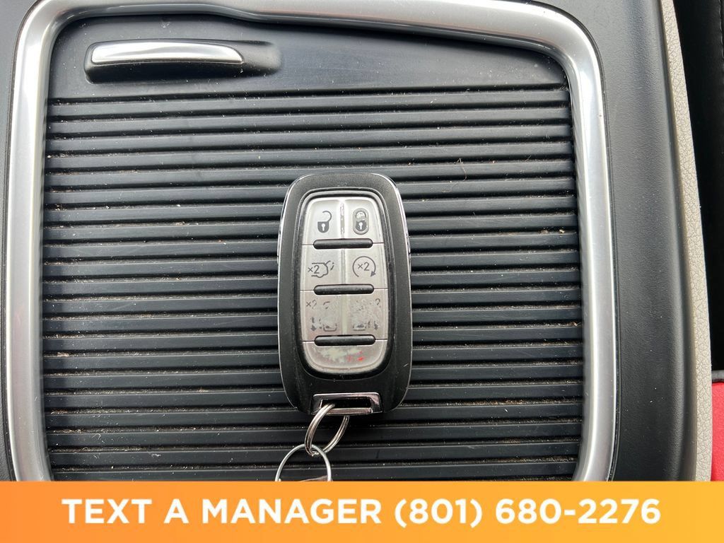 Used 2023 Chrysler Pacifica Touring-L FWD image 26