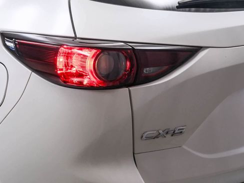 Used 2019 MAZDA CX-5 Touring image 7