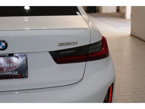 Certified 2024 BMW 330i Sedan w/ M Sport Package RWD image 7