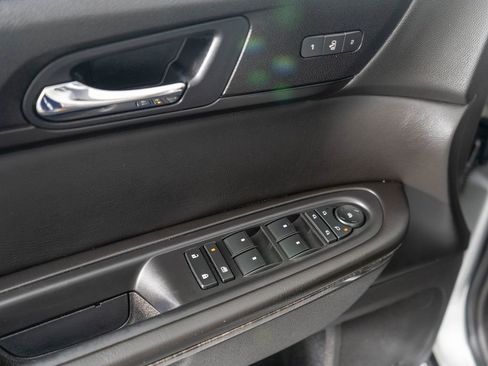 Used 2017 GMC Acadia Limited SLT image 24