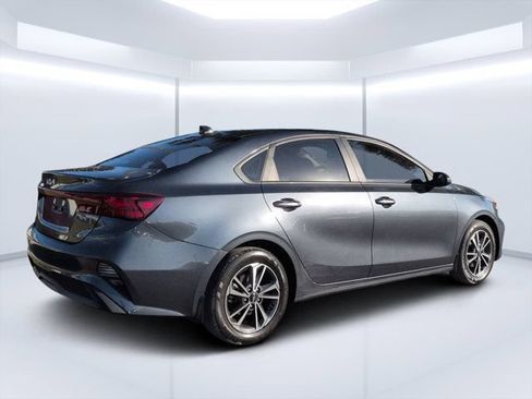 Used 2024 Kia Forte LXS FWD image 3