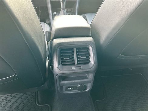 Used 2022 Volkswagen Tiguan SE image 20