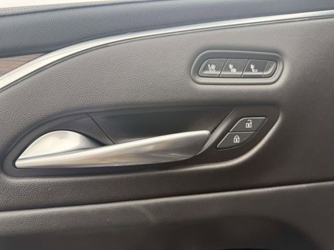 Used 2022 Cadillac Escalade ESV Premium Luxury image 13