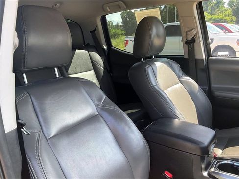 Used 2018 Toyota Tacoma SR5 RWD image 7