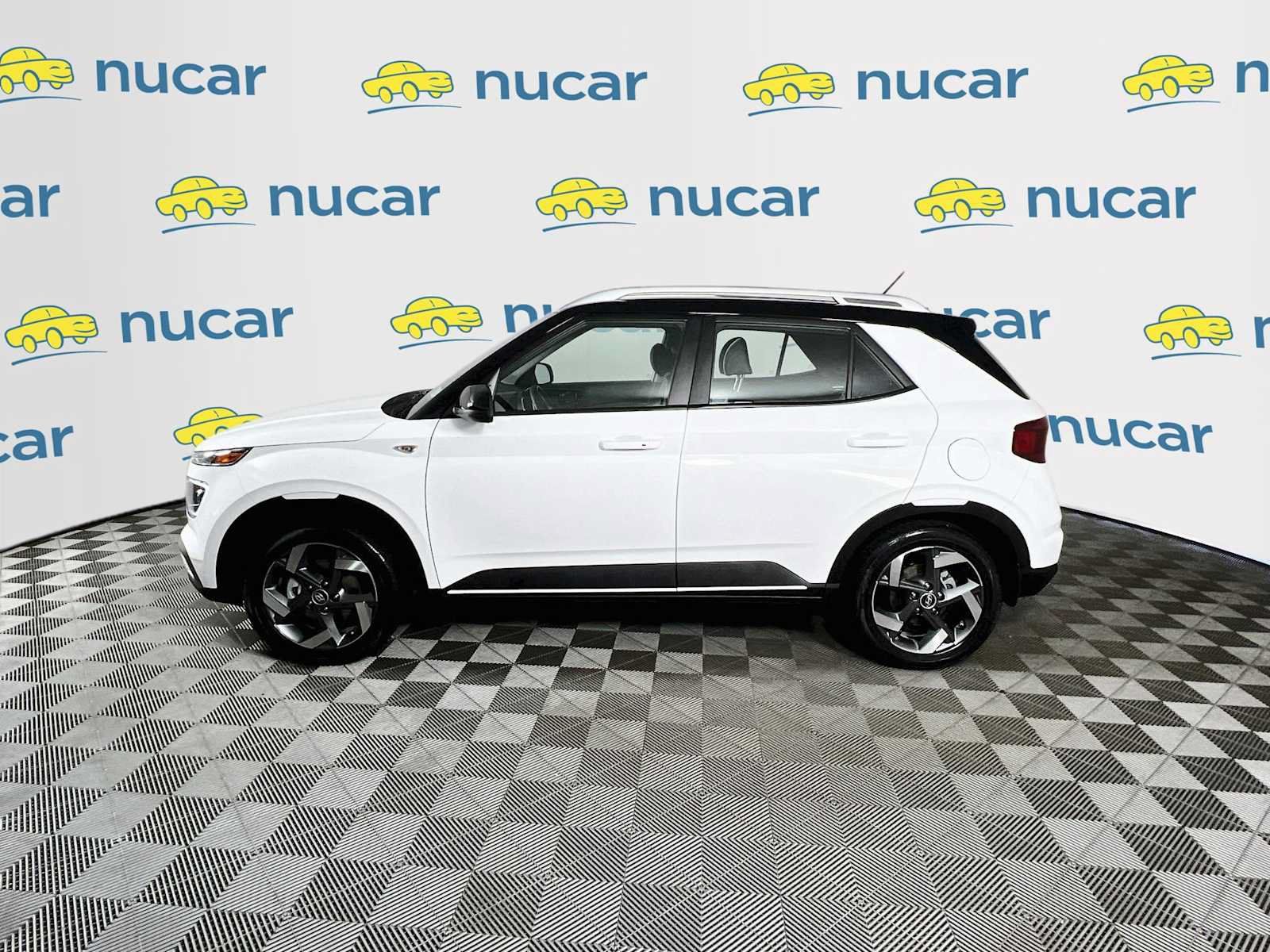 Certified 2024 Hyundai Venue Limited FWD image 4
