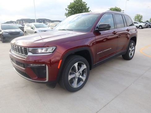 New 2026 Jeep Grand Cherokee Limited AWD/4WD image 11