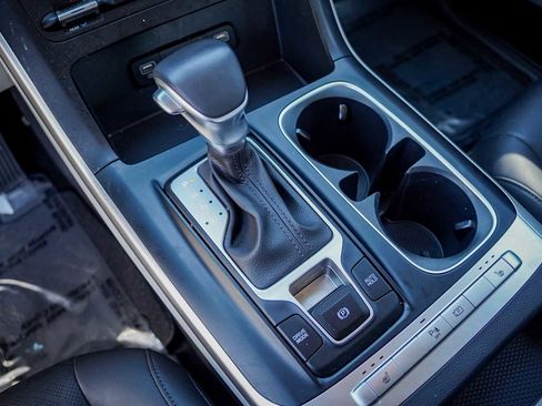 Certified 2024 Kia Carnival LX image 18