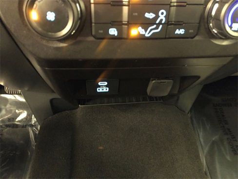 Used 2022 Ford F250 XLT w/ Black Appearance Package image 27