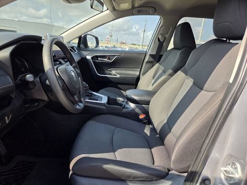 Used 2025 Toyota RAV4 XLE FWD image 27