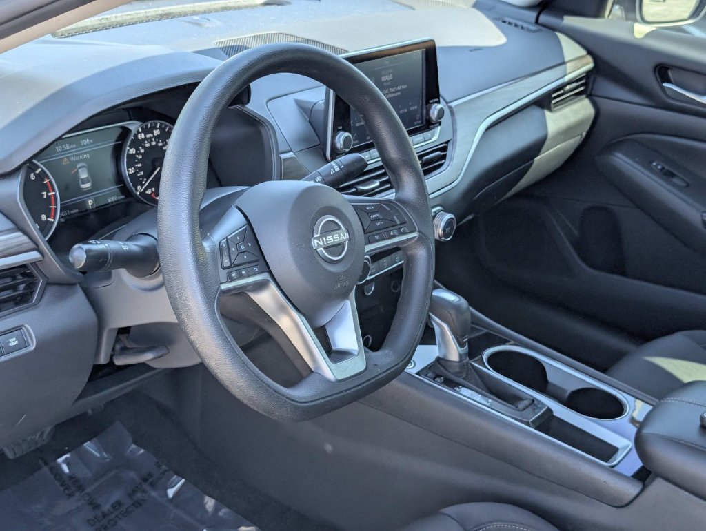 Used 2024 Nissan Altima 2.5 SV FWD image 14