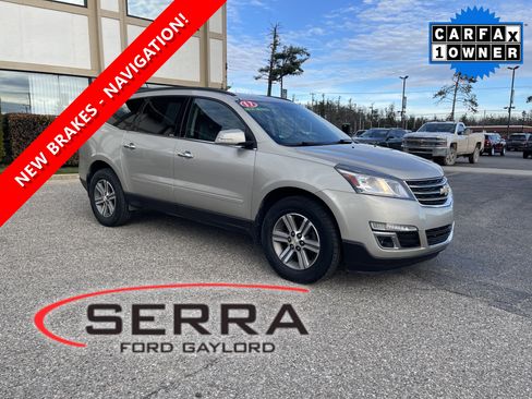 Used 2017 Chevrolet Traverse LT image 1