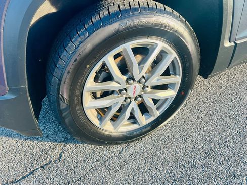 Used 2019 GMC Acadia SLE image 12