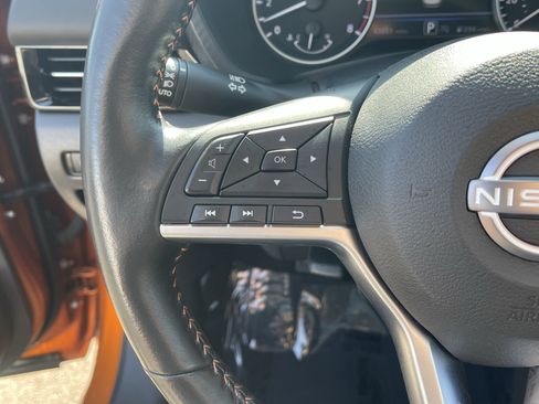 Used 2025 Nissan Sentra SR w/ SR Premium Package FWD image 23