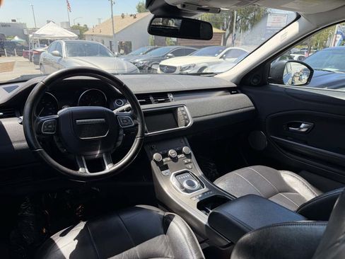 Used 2018 Land Rover Range Rover Evoque SE AWD/4WD image 11