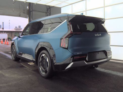 Used 2024 Kia EV9 Land AWD/4WD image 8