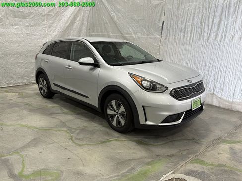 Used 2018 Kia Niro FE FWD image 2