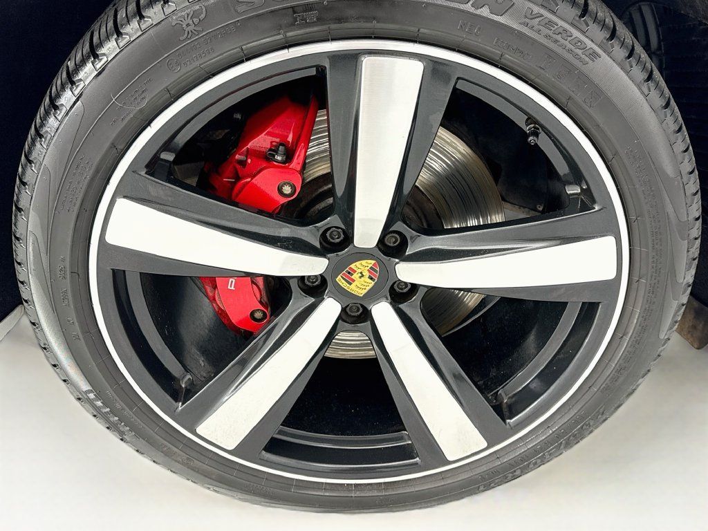 Certified 2022 Porsche Macan S AWD/4WD image 31