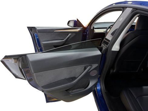 Certified 2023 Tesla Model Y Long Range AWD/4WD image 10