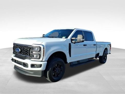 Used 2024 Ford F250 XL w/ STX Appearance Package AWD/4WD image 2