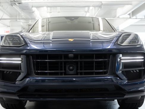 Used 2024 Porsche Cayenne Turbo GT AWD/4WD image 10
