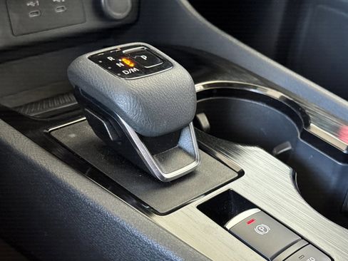Used 2025 Nissan Rogue SV FWD image 17