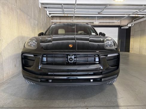 Certified 2026 Porsche Macan AWD/4WD image 10