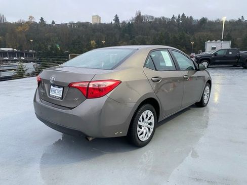 Used 2019 Toyota Corolla LE image 8