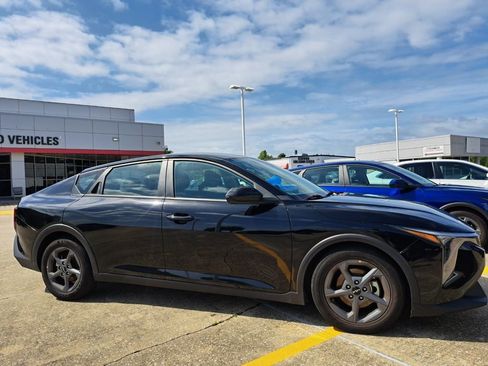 Used 2025 Kia K4 FWD image 2