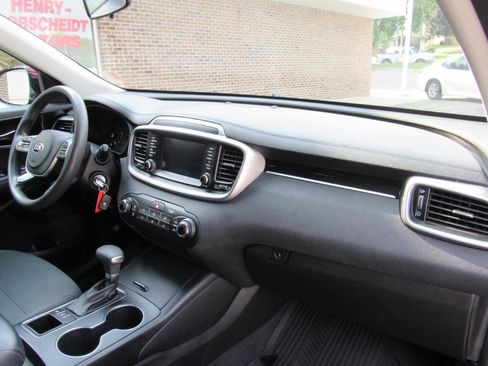 Used 2019 Kia Sorento AWD image 28