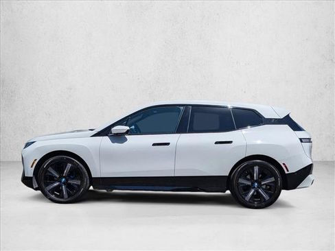 Used 2024 BMW iX xDrive50 w/ Sport Package AWD/4WD image 9