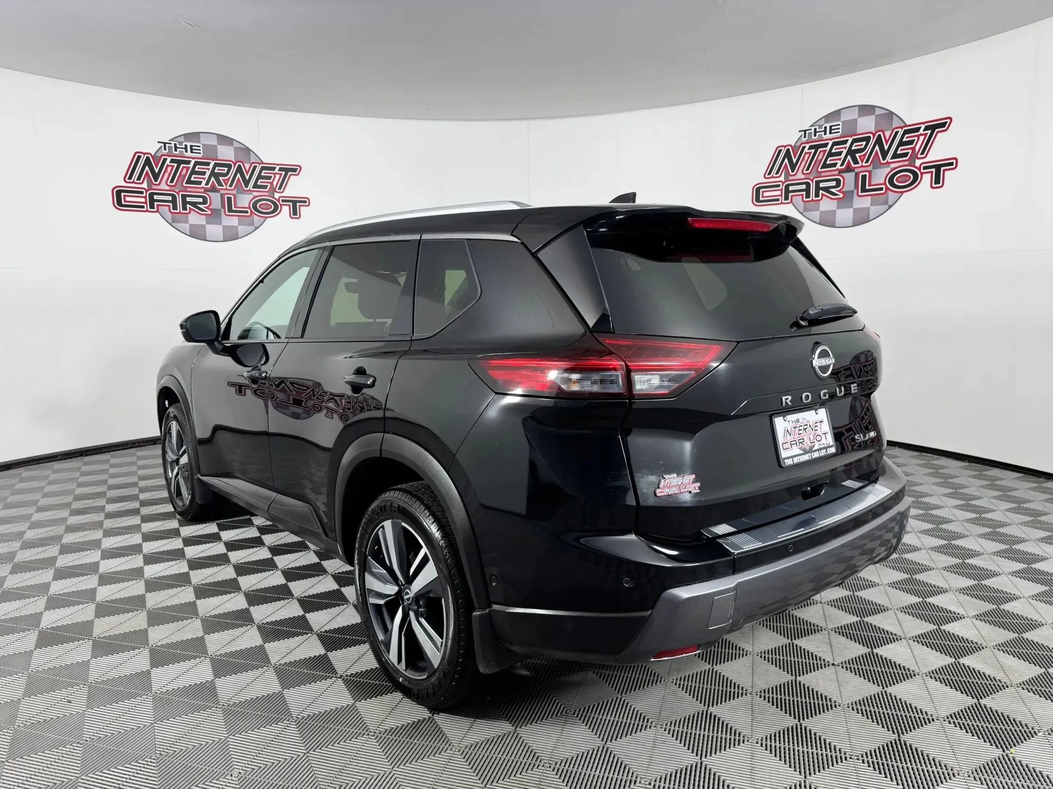 Used 2024 Nissan Rogue SL w/ SL Premium Package AWD/4WD image 5