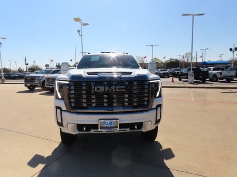 Used 2024 GMC Sierra 3500 Denali Ultimate AWD/4WD image 5