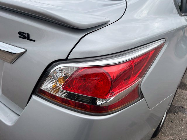 Used 2015 Nissan Altima 2.5 SL w/ Technology Package FWD image 11