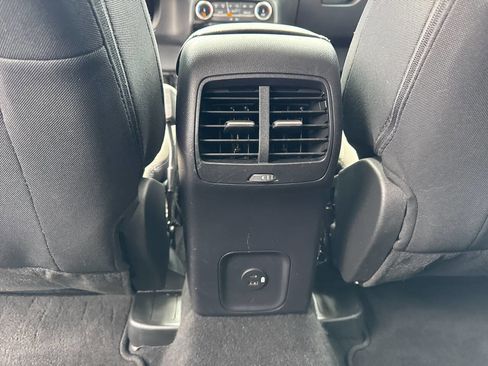 Used 2022 Ford Escape SE w/ SE Sport Appearance Package image 23