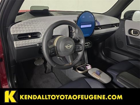 Used 2025 MINI Cooper 2-Door Hardtop image 9