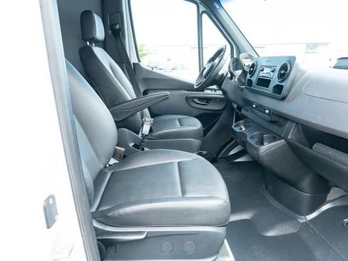 Used 2025 Mercedes-Benz Sprinter 2500 image 31