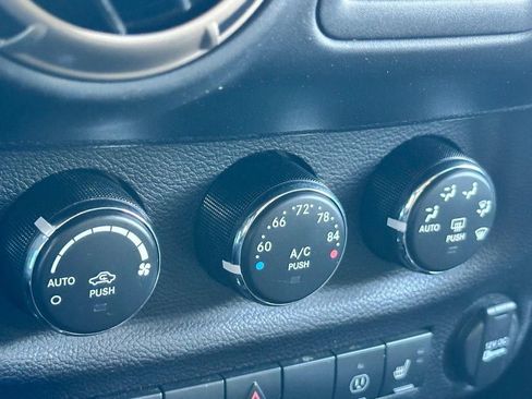 Used 2016 Jeep Wrangler Unlimited Sahara image 16