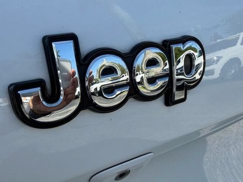 Used 2015 Jeep Cherokee Latitude FWD image 9
