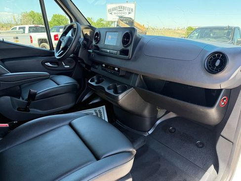 Used 2019 Mercedes-Benz Sprinter 2500 image 14