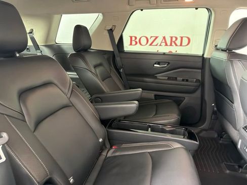 Used 2024 Nissan Pathfinder SL w/ SL Premium Package FWD image 18