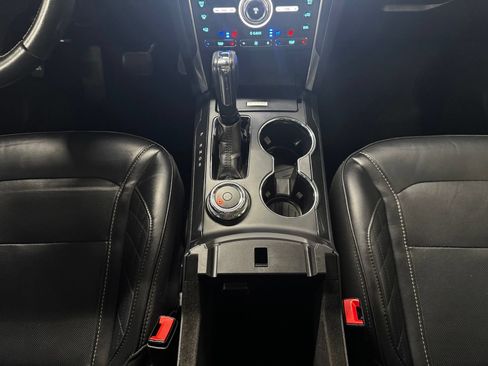 Used 2018 Ford Explorer Platinum AWD/4WD image 30