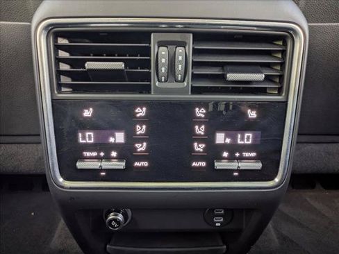 Used 2021 Porsche Cayenne Coupe AWD/4WD image 18