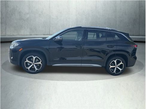 New 2025 Volkswagen Tiguan SE image 2