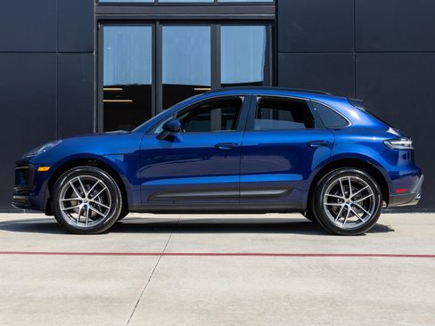 Certified 2026 Porsche Macan AWD/4WD image 2