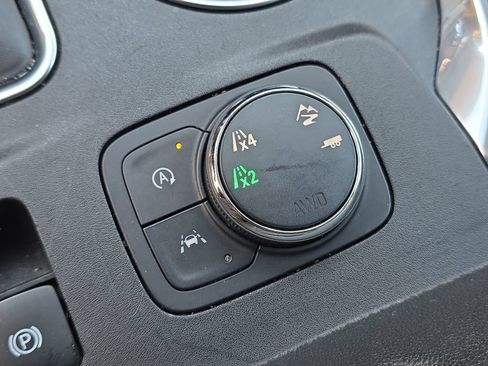 Used 2022 Chevrolet Traverse Premier AWD/4WD image 9